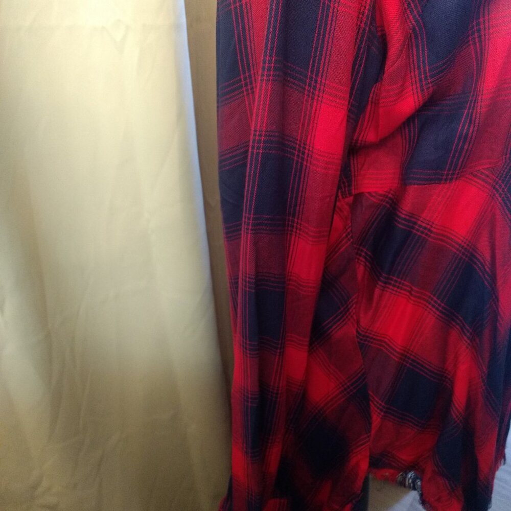 Venus plaid long sleeve high low top - Picture 2 of 4